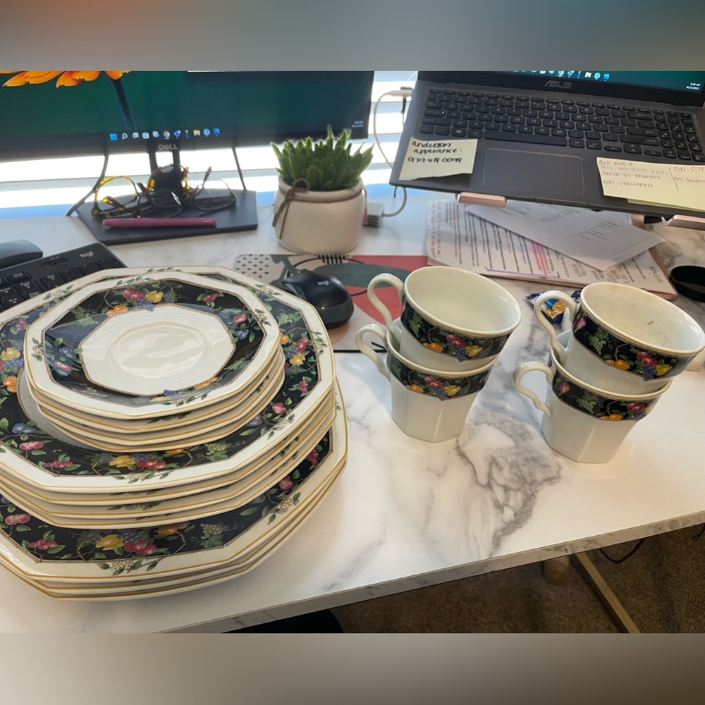 15 piece Christopher Stuart -Orchard Park China set